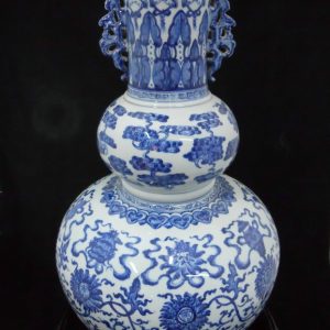 WRYJU04 Blue and White Ceramic Vase with Unique Design 