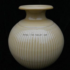WRYMA04 Chinese porcelain bud vase