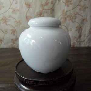 WRYAA23 small celadon porcelain jar with sealed cover