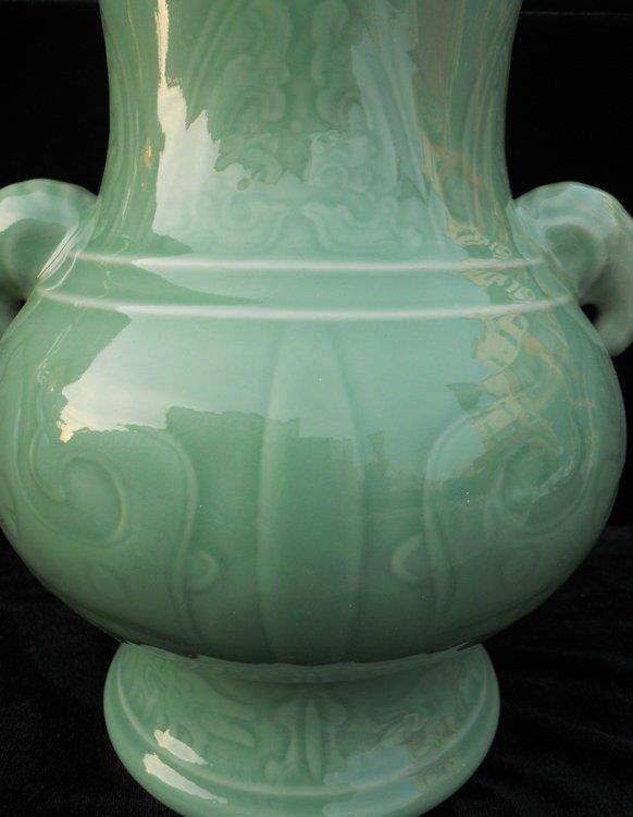 WRYKX03 hand engraved celadon green vase 