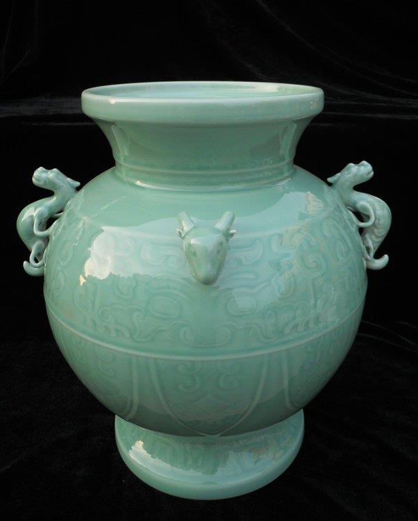 WRYKX07 Antique style celadon porcelain vase 