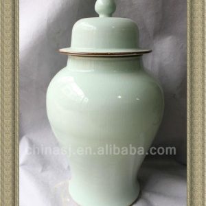 RYWY03 white crackled porcelain jar with lid