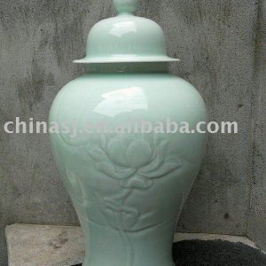 WRYKB56 celadon green engraved water lily porcelain temple jar 
