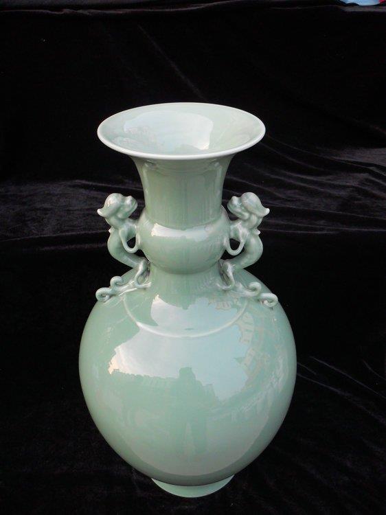 WRYKX09 Asia celadon porcelain vase 