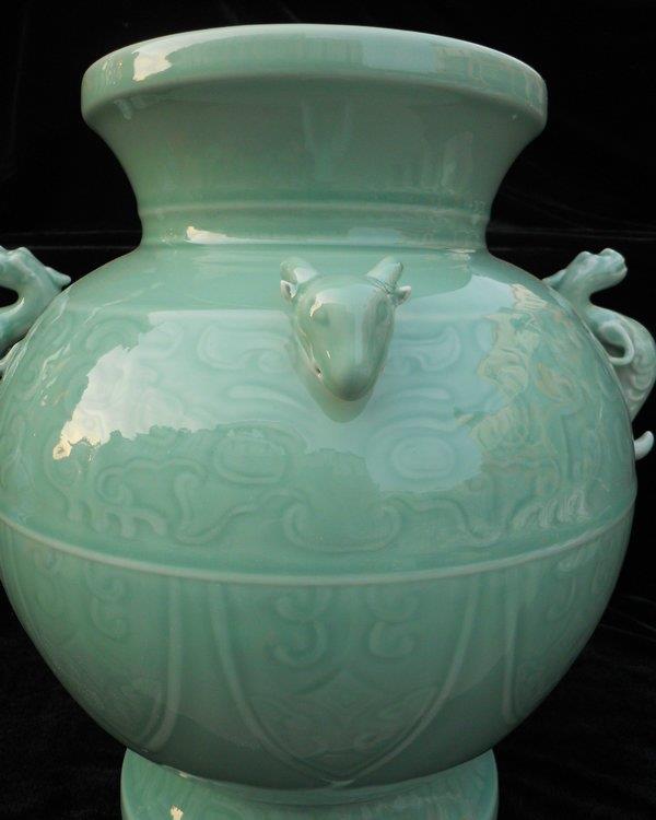 WRYKX07 Antique style celadon porcelain vase 