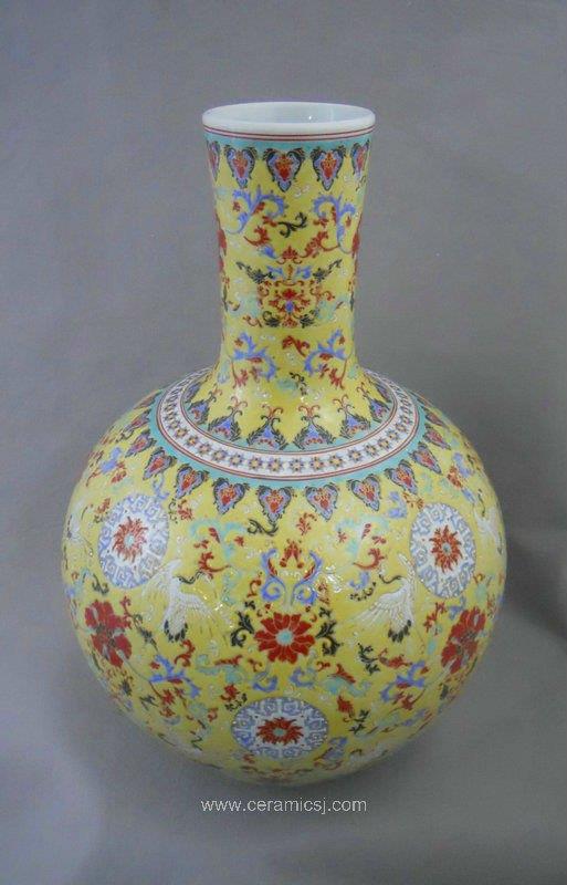 Qing Qianlong Dynasty yellow Famille rose Vase WRYRK02