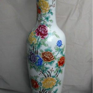 Chinese Porcelain Tall Vase WRYUL01
