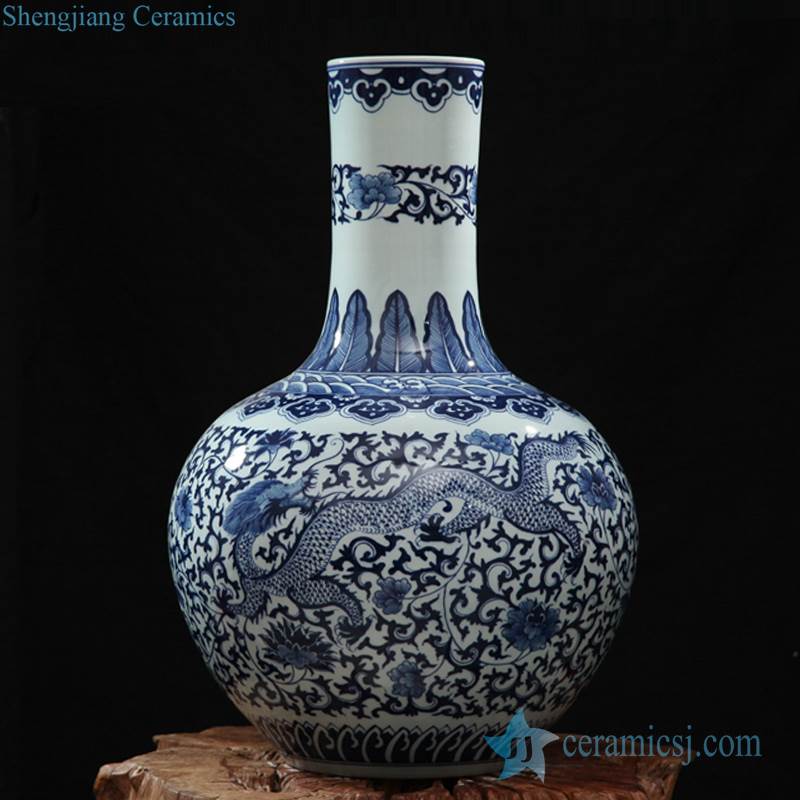Globular shape blue and white hand paint  dragon vase