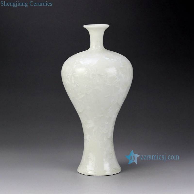 Ice crackle design plain white color  porcelain nerrow reck vase