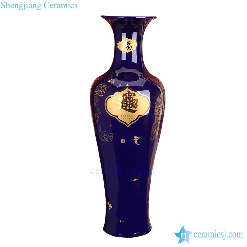 bLue ceramic vase 
