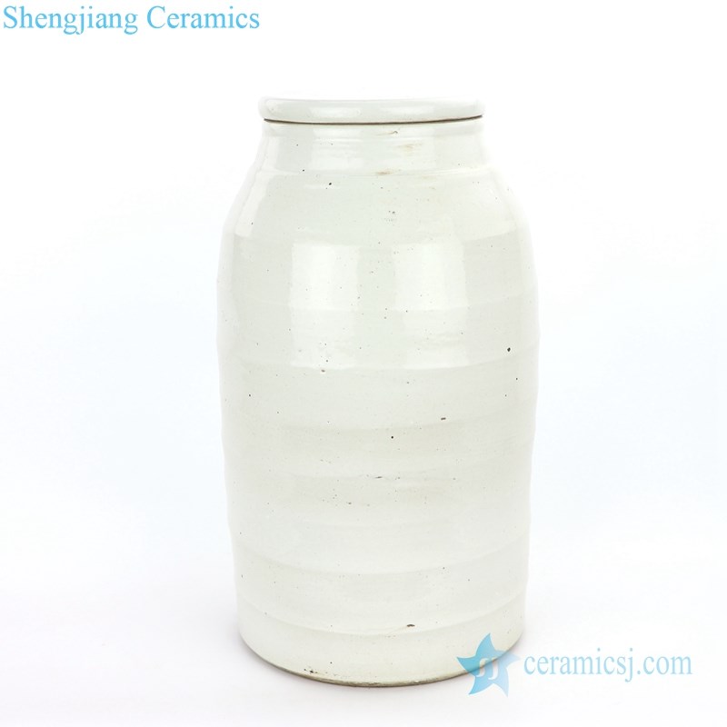 monochrome middle-sized ceramic tea jar