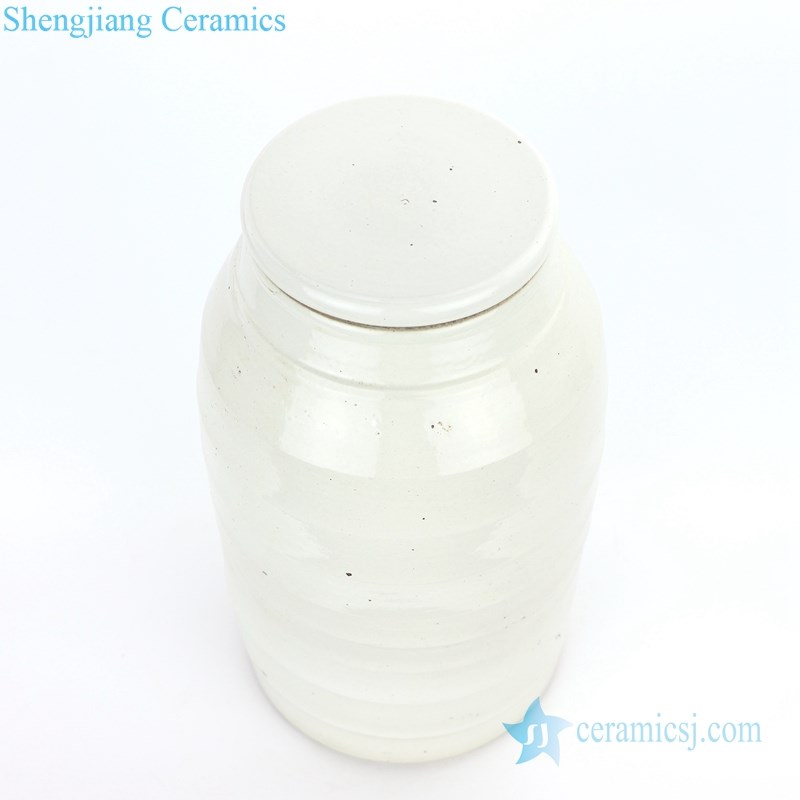 monochrome middle-sized ceramic tea jar