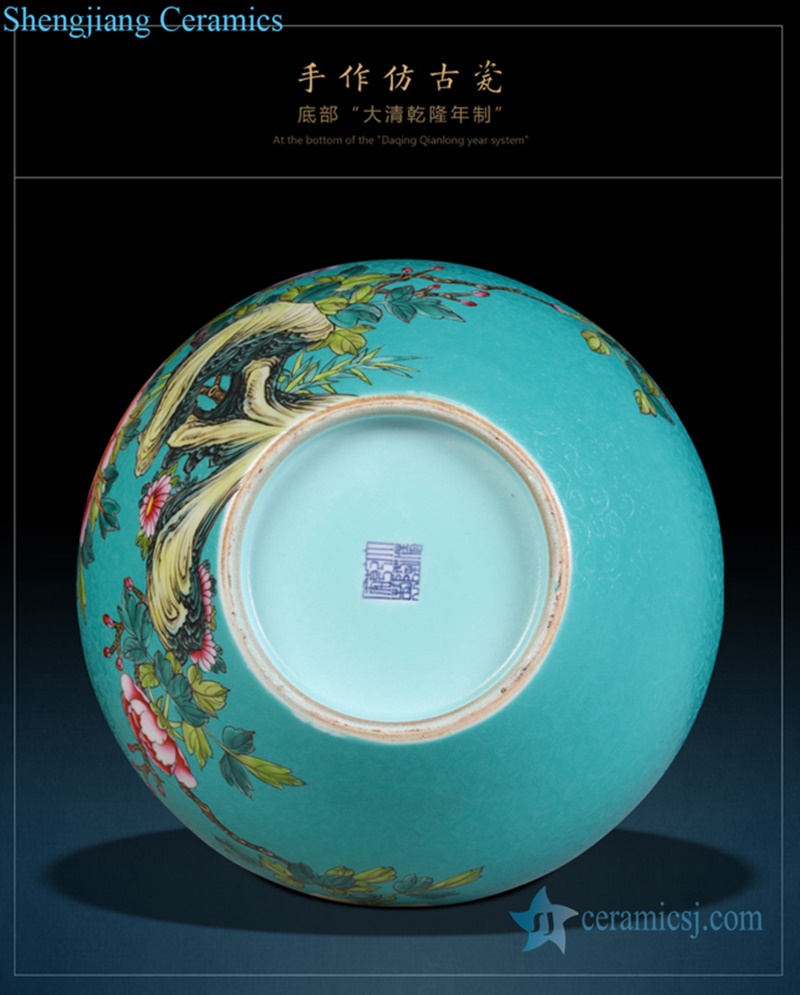 Qing Dynasty Qianlong period porcelain vase