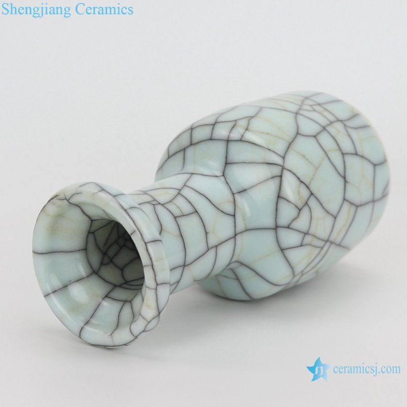 chinese  crack glaze iron line grain  vase 