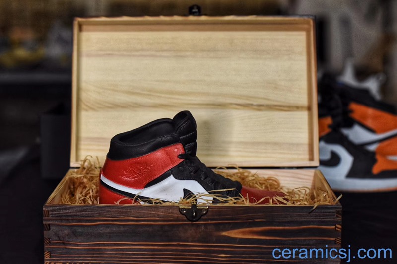 Ceramic basketball shoes that can be given as a gift