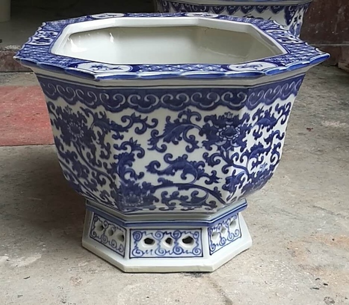 Shengjiang handmade blue and white porcelain flower pot