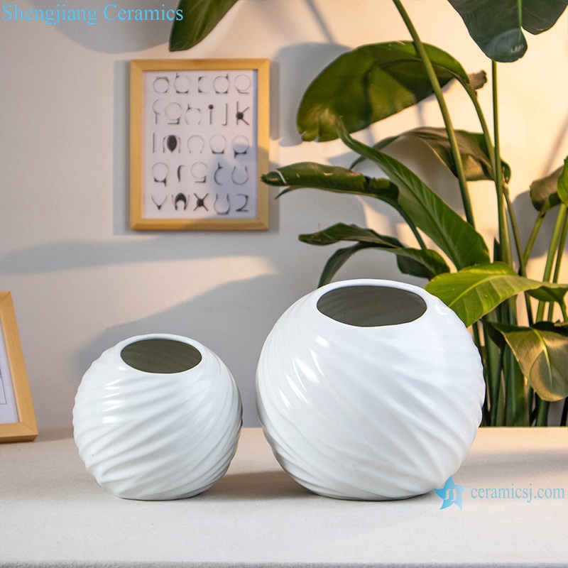 Creative arrangement of spherical porcelain vases RZRV37-A-B