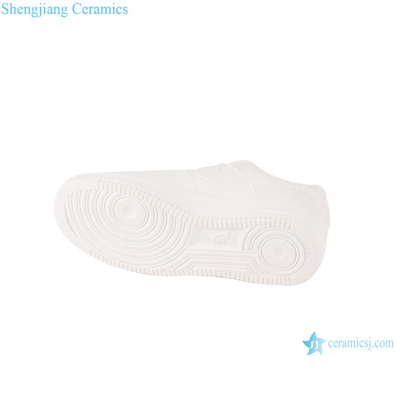 RZQU05 Colour glaze engraving matte pure white Nike ceramic shoes for decoration