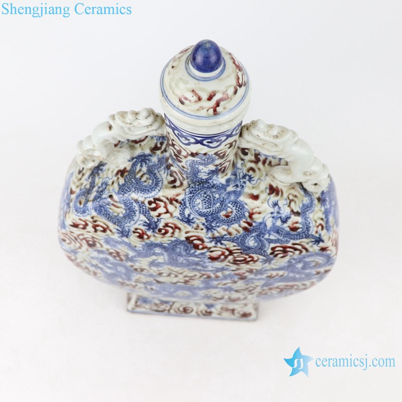 Blue and white Chinese style antique court wine pot with lid