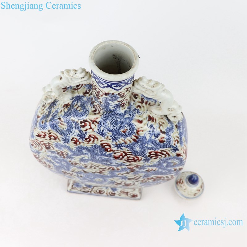 Blue and white Chinese style antique court wine pot with lid