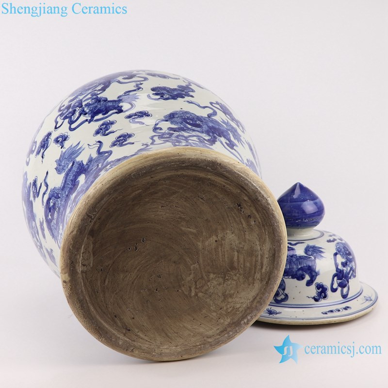 Blue and white handmade general pot of dragon design