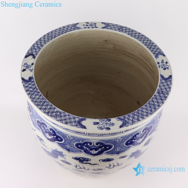 Blue and white handmade porcelain pot of dragon design