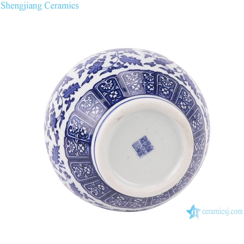 RZNV29 Blue and White Winding Ceramic bottle Porcelain Tabletop Small Vase