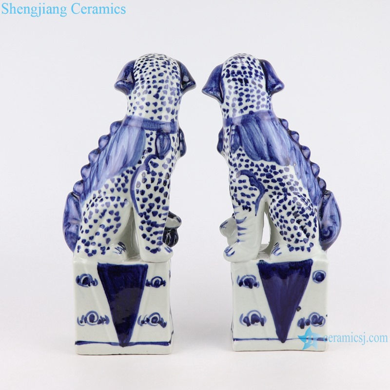 RZSC30-31-32 Antique pure white/blue and white Leopard Design poodle pair home decoration