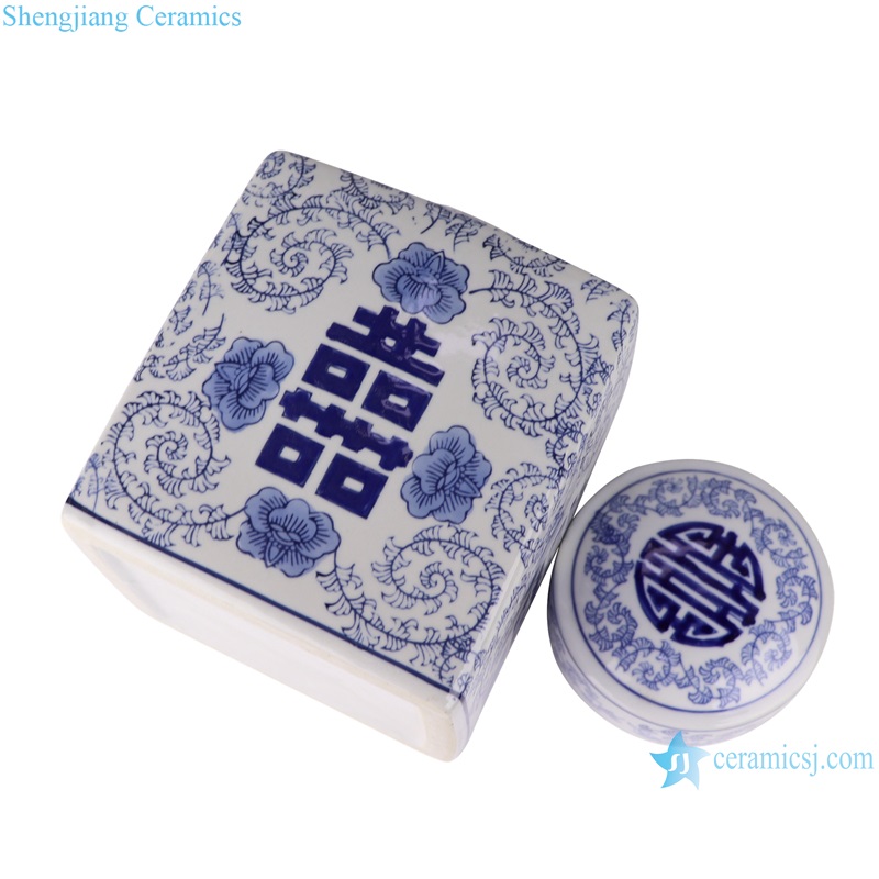 RXAE-FL12-017S Blue and white tea canister with four square characters