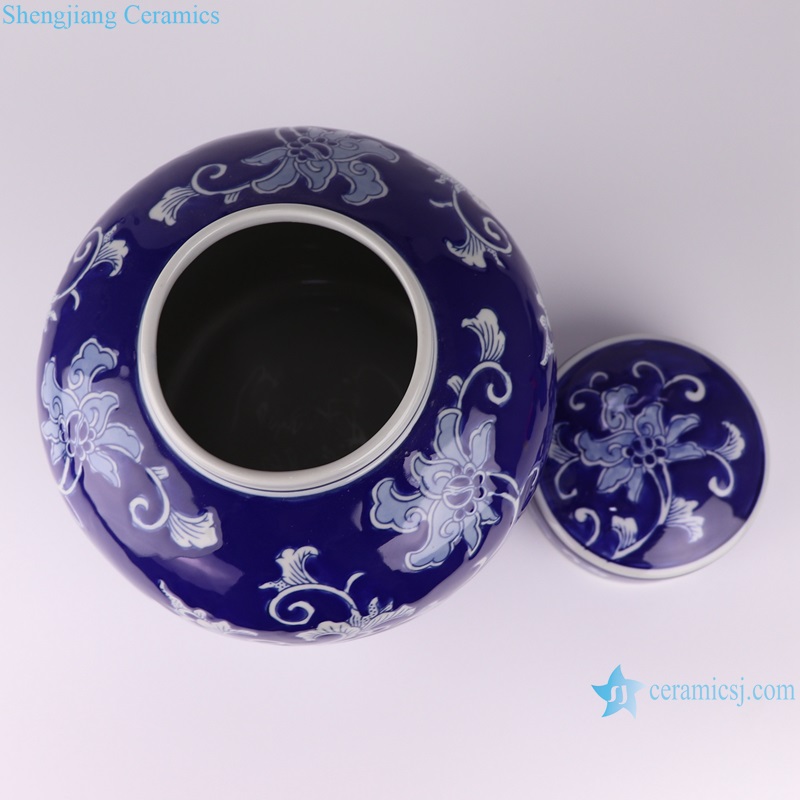 RXAE-FL16-495  Blue and white flat top pot with wrapped lotus