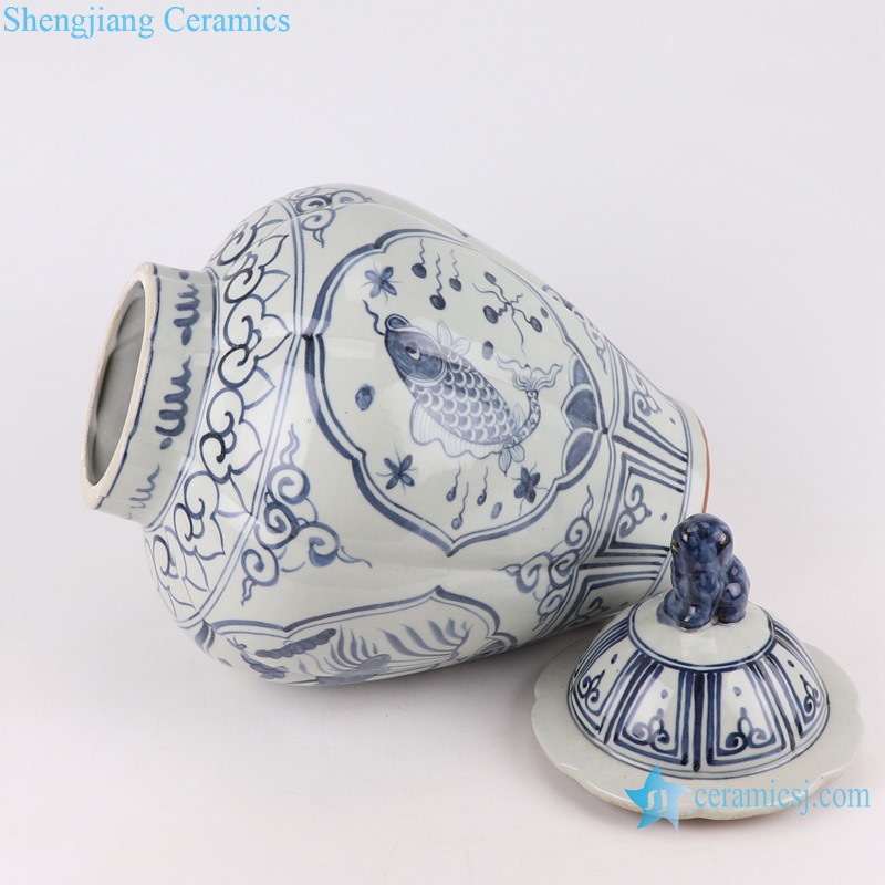 RZFB35 Blue and white open window fish and alga lion head ceramic ginger jar