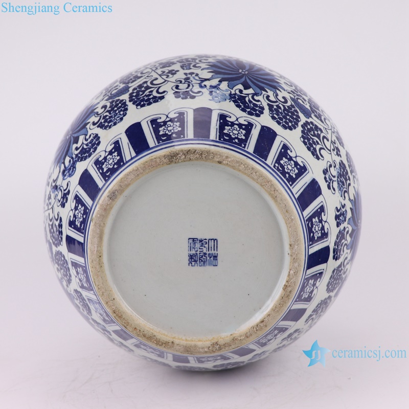 RZTY12-A-B Blue and white interlocking lotus pattern ceramic vase