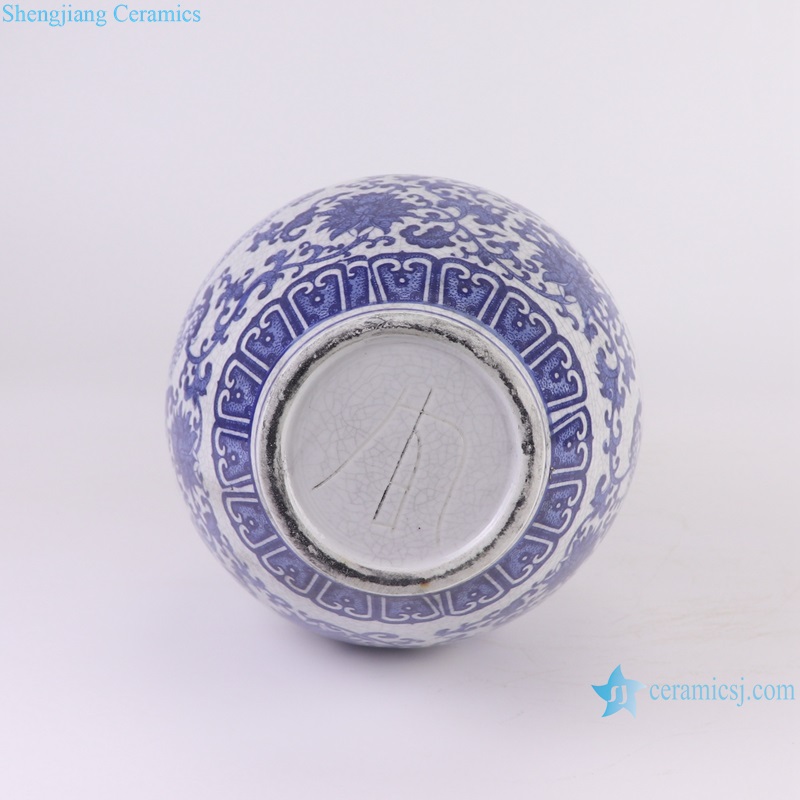 bottom view of RYUJ60-A Blue and White cracked glazed dragon pattern porcelain decorative vase