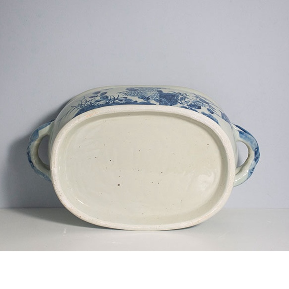 RYVM31-B Blue and white Ceramic Planter oval shape plum blossom Peony flower Pot--bottom view