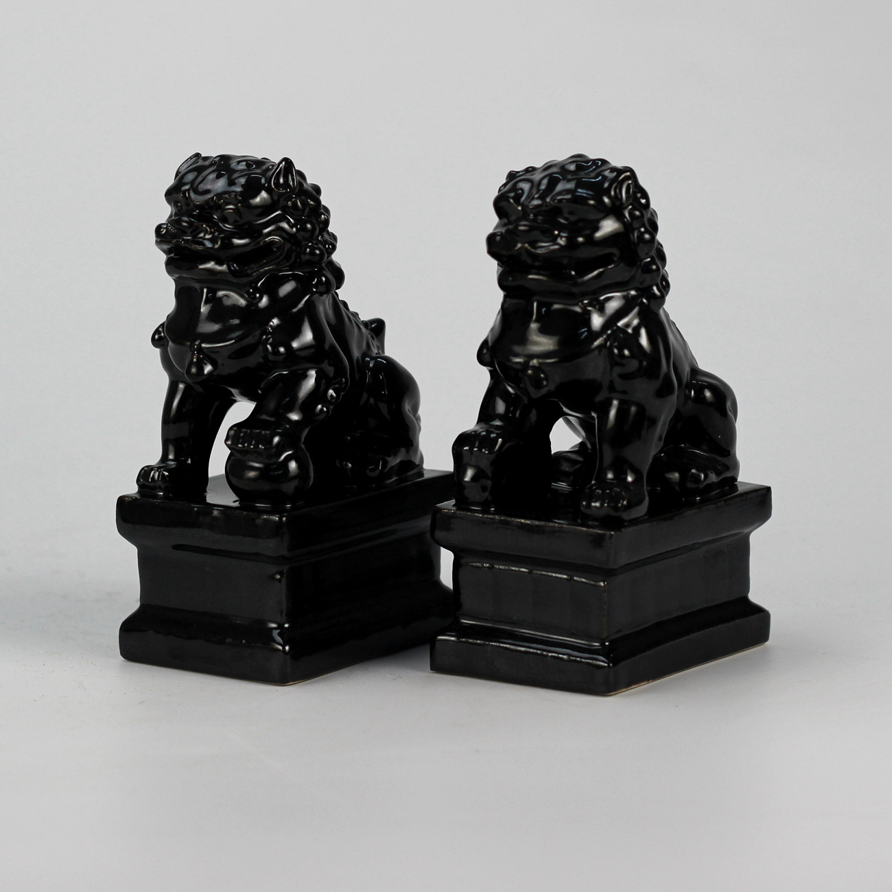 Black color glazed statues lion figurine sculpture in Pair