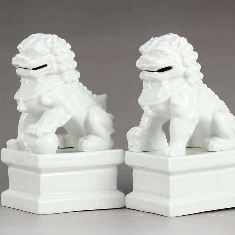White color glazed statues lion figurine sculpture in Pair