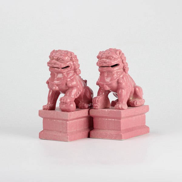 Dark pink color glazed statues lion figurine sculpture in Pair