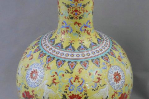 RYRK02 Qing Qianlong Dynasty yellow Famille rose Vase 
