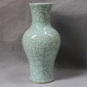RYXC03 Chinese Porcelain Crackle Vase