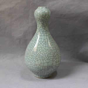 RYXC04 Jingdezhen Garlic Mouth Crackle Vase