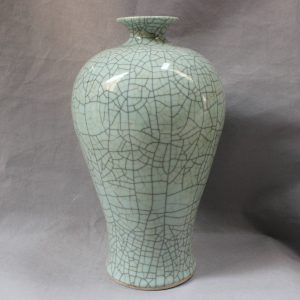 RYXC13 Jingdezhen Crackle Glazed Vase