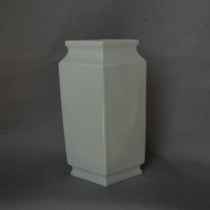 blanc de chine diamond vase WRYTK01