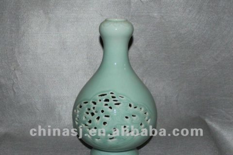 hand made green ceramic Vase RYVE03