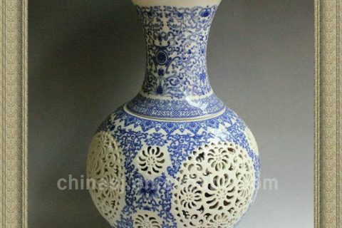 RYXH02 Chinese hollowed-out ceramic vase