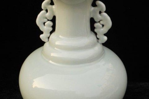 WRYKX04 Chinese celadon glazed vase 