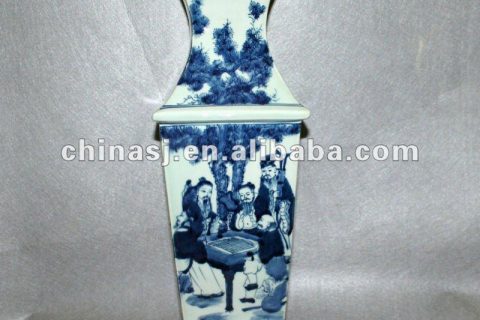 RYUK02 Blue and white square porcelain Vase