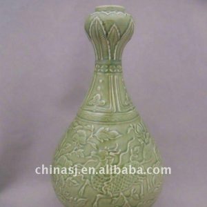 WRYPL07 Porcelain Garlic Mouth Vase With Engraved flower 