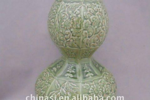 WRYPL08 hand Engraved celadon Porcelain Gourd Vase 