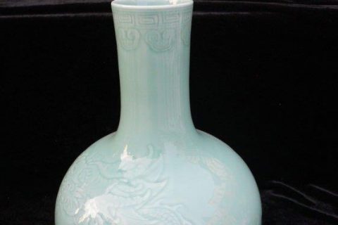 WRYKX10 Chinese celadon porcelain vase 