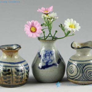 2E01 Small hand painted blue ceramic vases
